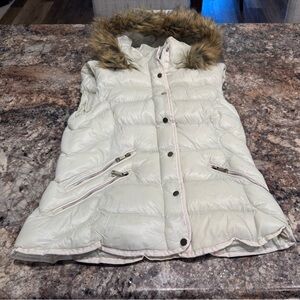 Women's White Puffer Vest with Faux Fur Trim